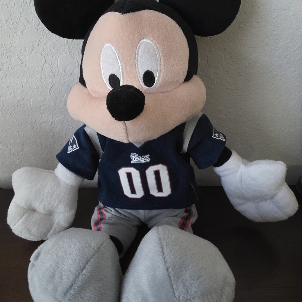 Disney NFL Mickey Mouse Patriot Jersey.
